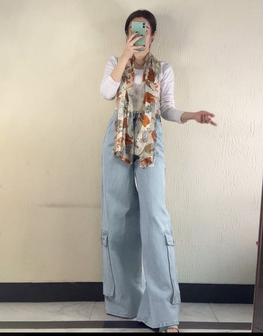 Super Wide Leg Cargo Jeans Light Wash Minor Fault