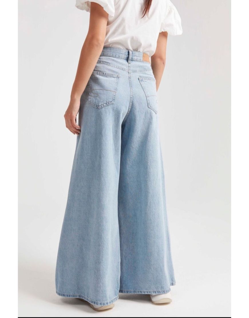 High Rise Wide Leg Jeans Light Wash Minor Fault