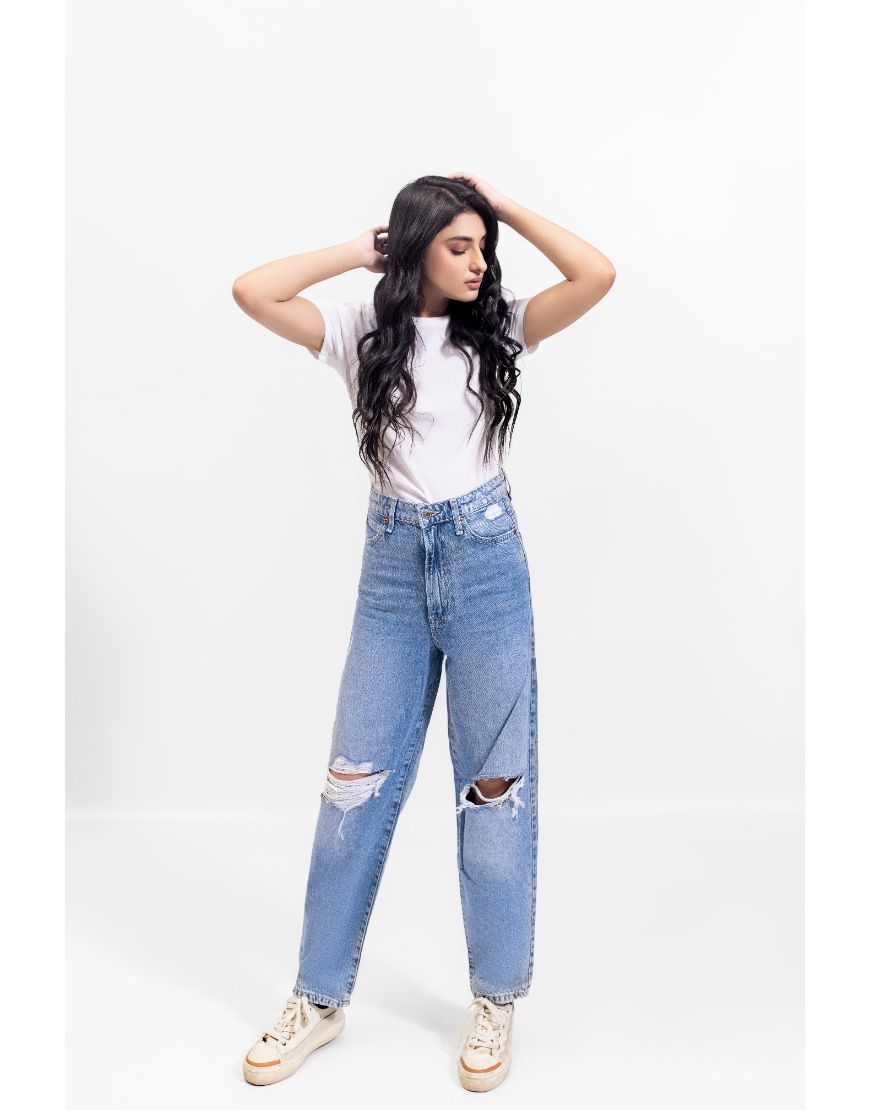 Loose Mom Fit Ripped Jeans