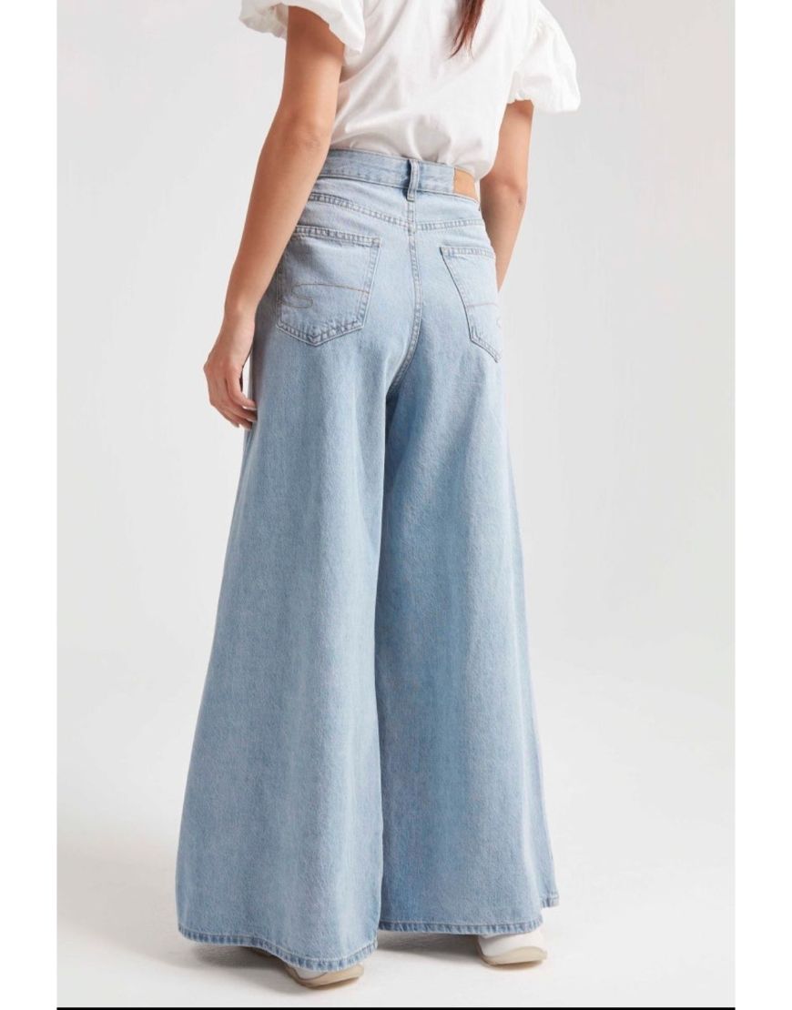 High Rise Wide Leg Jeans in Light Wash