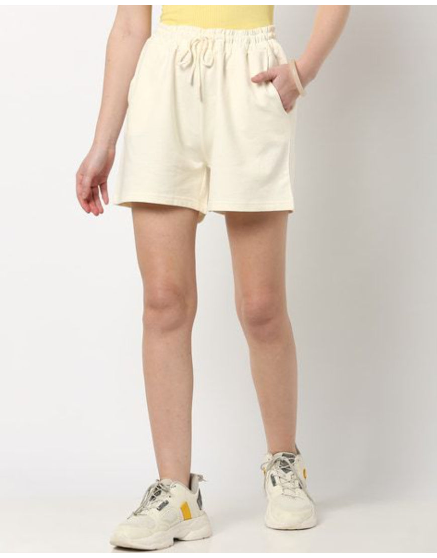 Shorts in Off White