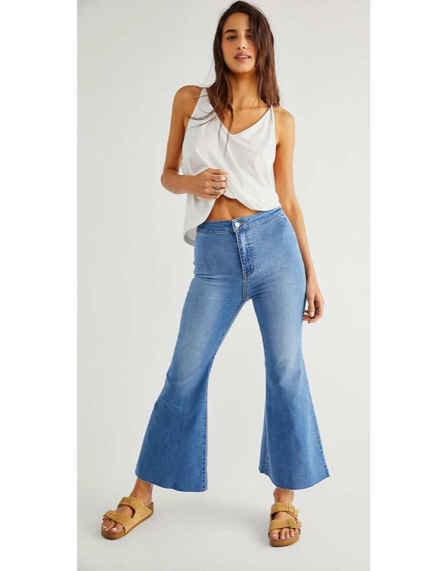 Cropped Flared Jeans in Light Blue