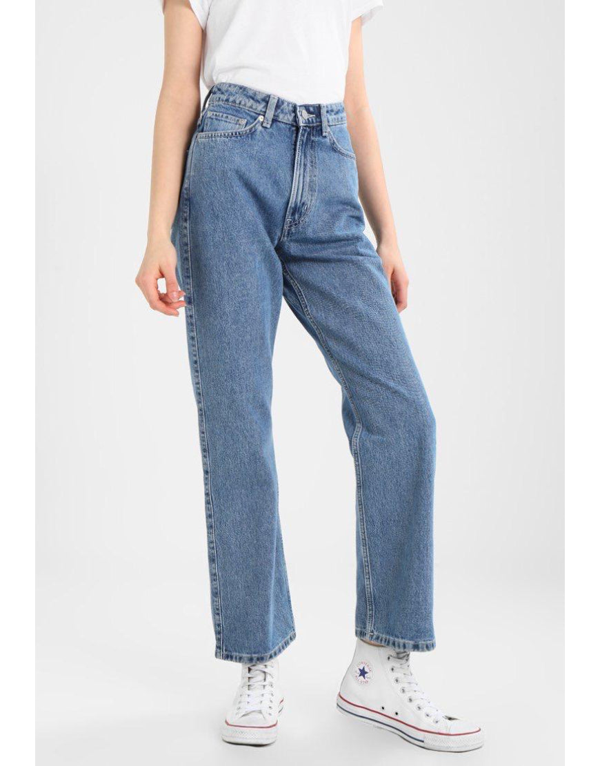 Mom Jeans in Mid Blue