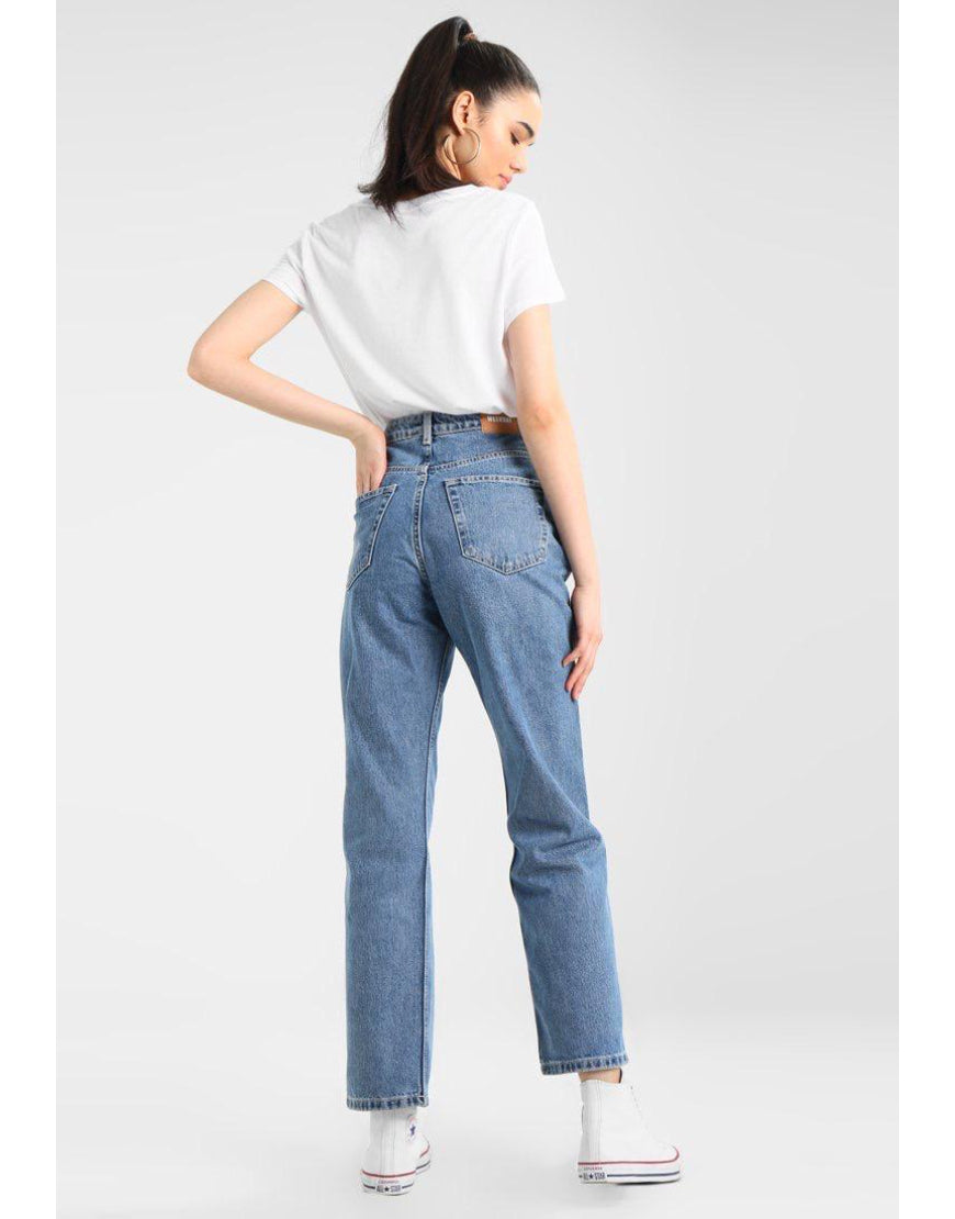 Mom Jeans in Mid Blue