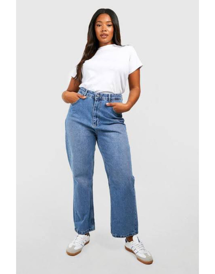 Straight Leg Jeans in Mid Blue